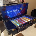 かまくら個室ビストロ KAMAKURA - レモンとチーズのマカロン。
            フランボワーズマカロンとレバーペースト。
            抹茶とチーズのマカロン。