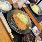 とんかつぼたん - 人気Ｎｏ．1三元豚ロースかつ定食！