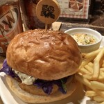 58DINER - 付け合わせのポテトもけっこう量が多い。