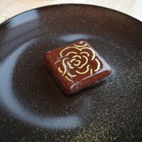 ベージュ アラン・デュカス 東京 - 