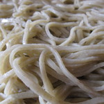 山桜 - 粒子が粗いですねぇ～。