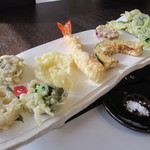 山桜 - 天ぷらも、じつに旨し・・・。