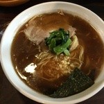 ラーメン ヤスオ - らーめん（細麺） 750円　普通盛りなので麺量推定200グラムくらい