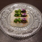 イル アオヤマ - クエ(6日寝かし)皮目を炙って、オシェトラキャビア、行者にんにく、ねぎ