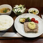 キッチン ブルー グローブ - 豚挽肉と長芋のテリーヌ　岩塩と柚子の大根おろし添え