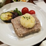 キッチン ブルー グローブ - 豚挽肉と長芋のテリーヌのアップ