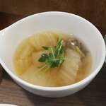 キッチン ブルー グローブ - 白菜と茸すーのアップ