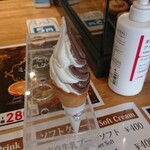 高尾山 天狗屋 - 溶けてる…ミックスソフト 400円