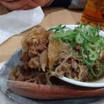 大衆酒場 オードリー 上本町ハイハイタウン店 - こぼれる煮込み肉豆腐肉豆腐（638円価格はすべて税込み）