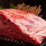 黒毛和牛焼肉 白か黒 - メイン写真: