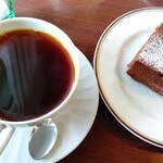 亀田山喫茶室 - フランボワーズのガトーショコラ、亀田山コーヒー