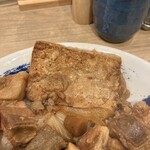 肉めし岡もと  新橋店 - 一番奥には豆腐様が鎮座