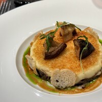 ラトリエ ドゥ ジョエル・ロブション - 京都産 窒息鴨モモ肉のコンフィとポテトピュレを重ねパルマンティエ風のグラタンにして