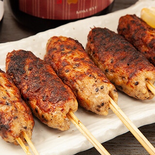 Enjoy a wide variety of yakitori made with domestic chicken. We recommend the spicy meatballs