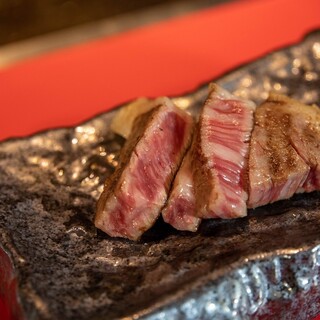 The carefully selected Awa beef Steak is exquisite! Please also try our special a la carte items.