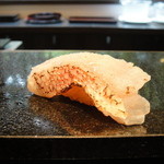 鮨あんりえるるかん - ランチのコース「色」の握り（ハタ）