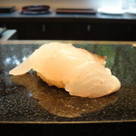 鮨あんりえるるかん - ランチのコース「色」の握り（グジ）