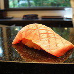 鮨あんりえるるかん - ランチのコース「色」の握り（本鮪中トロ）