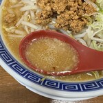 新潟発祥 なおじ - 「味噌ラーメン」のスープ
            2024年2月6日