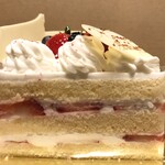 パティスリー アールブリュット - ガトーフレーズ（側面）