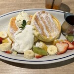 ANCHORS CAFE and DINER - フルーツ＆ギリシャヨーグルト1430円