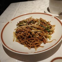 筑紫樓 銀座店 - 黄ニラチャーシュー入り香港式焼そば①
