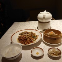 筑紫樓 銀座店 - 黄ニラチャーシュー入り香港式焼そば②