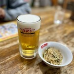 テンホウ 米沢店 - 帰りの運転は相棒にお願いしたので、生ビールで！ビール頼むと出してくれる、付け合わせのもやしナムルはビールにマッチ