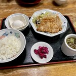 テンホウ - こいつは外せない、肉揚げ野菜炒め定食（ご飯は半分に自粛）