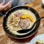テンホウ - 相棒のメインディッシュ　豆乳味噌ラーメン（期間限定メニュー）揚げた根野菜と野菜炒め＋生姜が隠し味で効いて、激ウマとの事