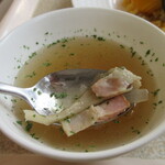 Resutoran Shikine - ベーコンや舞茸入りのコンソメスープ