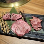 中目黒焼肉 登牛門 - 牛タン3種食べ比べ