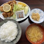 お花食堂　 - 鶏もも唐揚げ定食。