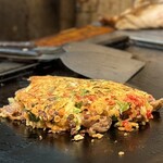 ともえ - 『お好み焼き』 紅生姜タップリの王道粉モノ　大河ドラマの貴族の衣の様に彩りが美しいヽ(●´∀`)ﾉ゜まひろさんカラー