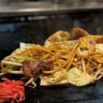 ともえ - (´Д｀)ﾊｧ…、濃い口のジャンキーソース焼きそば、うまかったなぁー