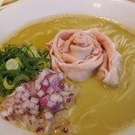 La Maison du Ramen ビスク - 牡蠣塩ラーメン。正面