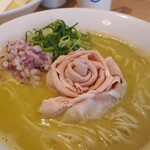 La Maison du Ramen ビスク - 牡蠣塩ラーメン。右面