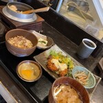 囲炉裏と釜飯  しずる - 