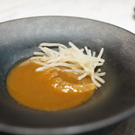 ON the TABLE CHINESE - 