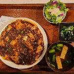 mass かまどのある家 酒をよぶ食卓 - 人気の麻婆豆腐飯定食