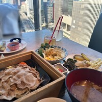 羅豚 ギンザ・グラッセ - 【十勝産豚のせいろ蒸し御膳+ビュッフェ付】