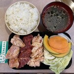 Taishuu Yakiniku Nagomi - お好きなお肉が選べるランチ¥1100内　左からグレンス、ハラミ、ヨメナカセ