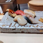 銀座のみこ寿司 - 穴子、中とろ、イカ、帆立、しめ鯖