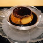 にくの匠 三芳 - 超ビターソースのプリン。濃厚さとなまめかしさに気絶しそう。