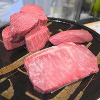 にくの匠 三芳 - 本日用意された但馬牛。