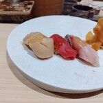 銀座のみこ寿司 - 帆立、赤身、ぶり