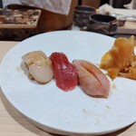 銀座のみこ寿司 - 帆立、赤身、ぶり