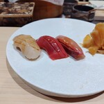 銀座のみこ寿司 - 帆立、赤身、ぶり