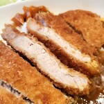 カリー軒 - カツは衣サックリ、厚みも十分あってGOOD