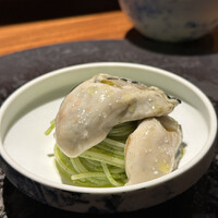 TACUBO - 【サムライオイスターのジェノベーゼ】★★★★
                    牡蠣の濃く綺麗な香りとミルキーな味わいに、目の前に海が浮かんでくる！その海感と麺の軽やかさとコクあるも重たさのない爽やかなジェノベーゼが見事に相乗！